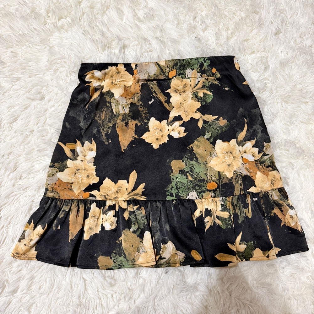 emory park Black Mini Skirt with Beige Floral Print